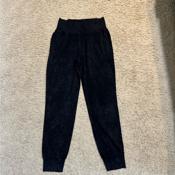 Salutation High Rise Joggers - Picture 2 of 4